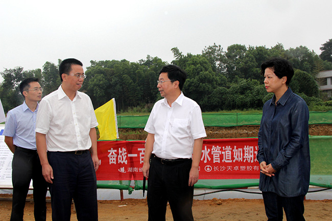 市領(lǐng)導(dǎo)張迎春、夏建平、劉明理等參加調(diào)研，望城區(qū)領(lǐng)導(dǎo)孔玉成、鄒特等陪同調(diào)研